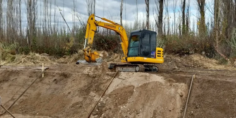 CHOELE CHOEL: Avanza la reparación del canal secundario VI en Isla Choele Choel
