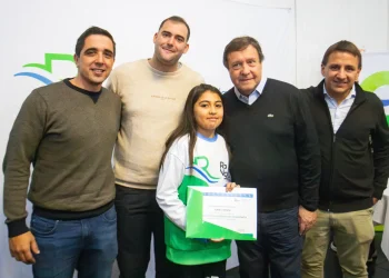 Weretilneck entregó becas y reconocimientos a deportistas de Río Colorado