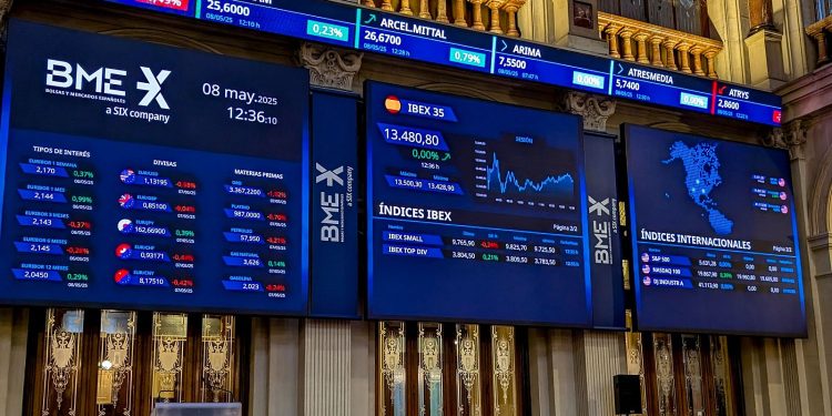 Las bolsas europeas caen fuerte y Wall Street duda ante cifras económicas clave