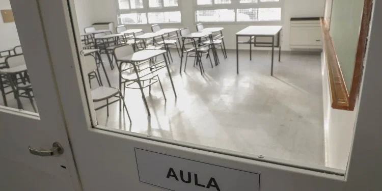 RIO NEGRO: Descontarán los días no trabajados durante el paro de UNTER  El Gobierno de Río Negro confirmó que se aplicarán los descuentos correspondientes a los docentes que no presten servicios durante el paro de 48 horas convocado por la conducción de UNTER.