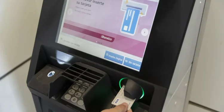 Estatales rionegrinos: comenzó el cronograma de pago con aumento