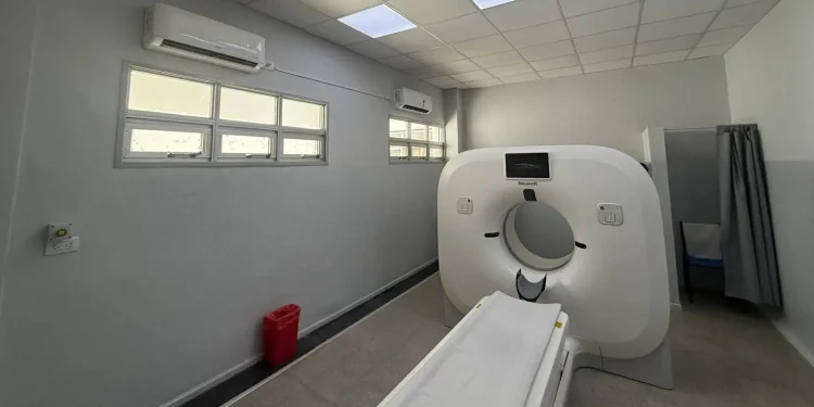 CHOELE CHOEL: El tomógrafo de Choele ya atendió a 700 pacientes en 2025  En lo que va de 2025, el tomógrafo del hospital de Choele Choel atendió a 700 pacientes, realizando en total 962 estudios a pacientes de todo el Valle Medio. El equipo, que comenzó a funcionar a mediados de 2023, marcó un antes y un después en la salud de vecinos y vecinas del Valle Medio.