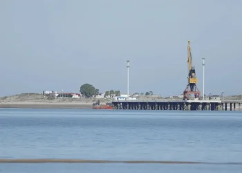 Río Negro tiene su propia ley de puertos: más beneficios y reglas claras Con la sanción de la nueva Ley de Puertos, Río Negro incorporó una normativa clave que regula la actividad portuaria en toda su jurisdicción, brindando previsibilidad a las inversiones y consolidando su rol estratégico en el desarrollo económico nacional.
