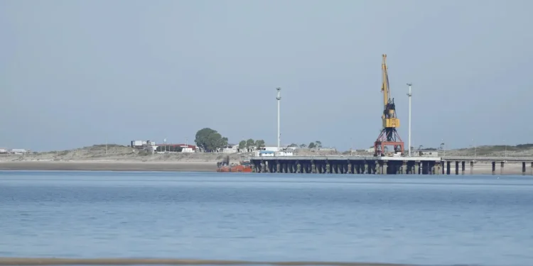 Río Negro tiene su propia ley de puertos: más beneficios y reglas claras  Con la sanción de la nueva Ley de Puertos, Río Negro incorporó una normativa clave que regula la actividad portuaria en toda su jurisdicción, brindando previsibilidad a las inversiones y consolidando su rol estratégico en el desarrollo económico nacional.