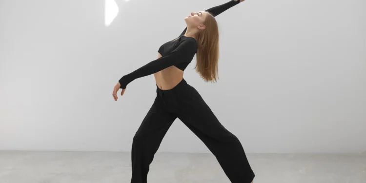 RIO COLORADO: Llega un seminario gratuito de danza contemporánea  La Secretaría de Cultura de la Provincia realizará en el Teatro Quetrén de Río Colorado el seminario de danza contemporánea “La Trama”, el sábado 28 y domingo 29 de junio. Este encuentro tiene como fin fomentar un espacio de encuentro y de integración comunitaria y está destinado a personas desde los 13 años, y con interés en la danza.