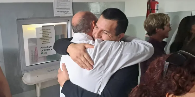 CORONEL BELISLE: Marcos Backmann asumió como nuevo Director del hospital  Con fuerte apoyo institucional, asumió hoy Marcos Backmann como nuevo Director del hospital Área Programa Coronel Belisle, en reemplazo de Antonella Coche quien dejó la conducción luego de casi tres años al frente del nosocomio.