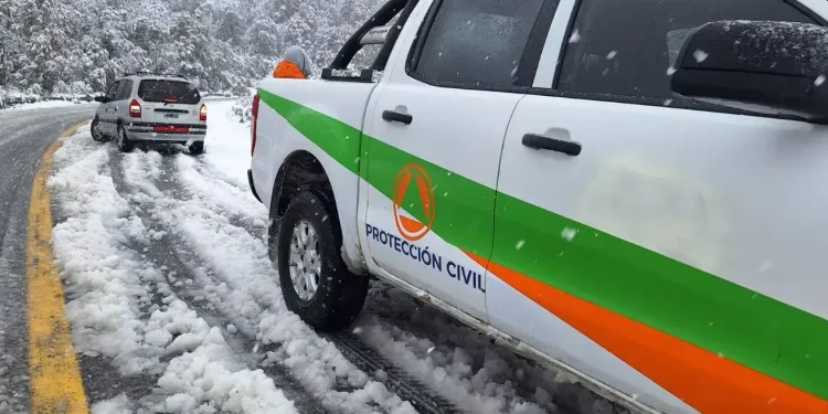 RIO NEGRO: El Gobierno se anticipa ante la llegada de una ola de frío intenso  Ante la llegada de una ola de frío intenso que afectará a gran parte de la provincia desde este viernes, el Gobierno de Río Negro dispuso una serie de medidas preventivas y coordinadas para acompañar a las familias y reforzar la asistencia en caso de ser necesario. Se esperan días de temperaturas muy bajas, heladas fuertes y posibles nevadas, especialmente durante el fin de semana y el comienzo de la próxima semana.