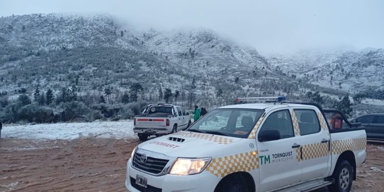 RUTA 76: Continuarán los controles y tareas preventivas por hielo y nieve  Encabezado por el Intendente Municipal, Sergio Bordoni, el Comité de Emergencias volvió a reunirse, con el objetivo de evaluar la situación de los distintos sectores del distrito, especialmente del cordón serrano, ante las condiciones climáticas adversas que lo afectan.