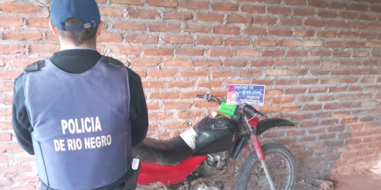 LUIS BELTRAN: Secuestran moto abandonada y detectan adulteraciones en cuadro y motor