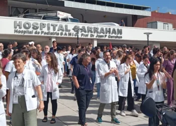 En medio del conflicto, el Garrahan anunció un aumento salarial de más de 60% para los médicos residentes