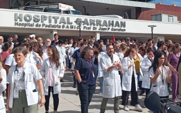 En medio del conflicto, el Garrahan anunció un aumento salarial de más de 60% para los médicos residentes