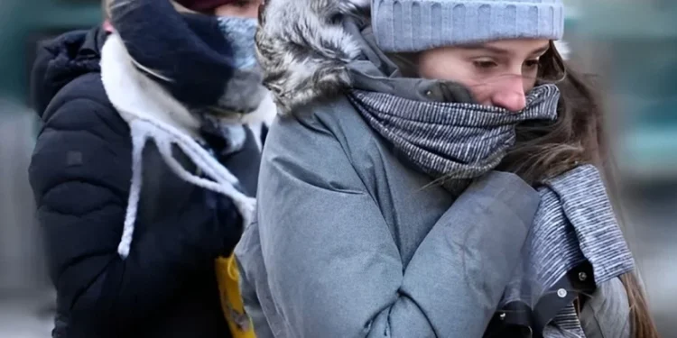 BAHIA BLANCA: ALERTA AMARILLA POR BAJAS TEMPERATURAS  El Servicio Meteorológico Nacional emitió una advertencia para Bahía Blanca y la zona por temperaturas extremas.