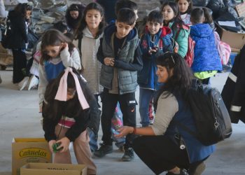 CHOELE CHOEL: Promoviendo la conciencia ambiental desde las aulas «estudiantes de la Escuela N.º 10 visitaron el Centro de Acopio Municipal»