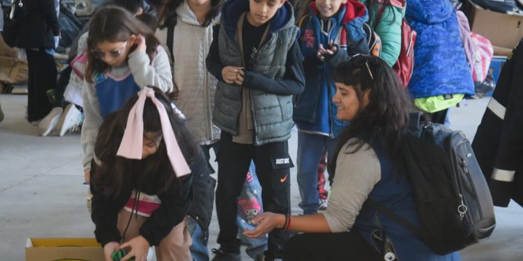 CHOELE CHOEL: Promoviendo la conciencia ambiental desde las aulas «estudiantes de la Escuela N.º 10 visitaron el Centro de Acopio Municipal»