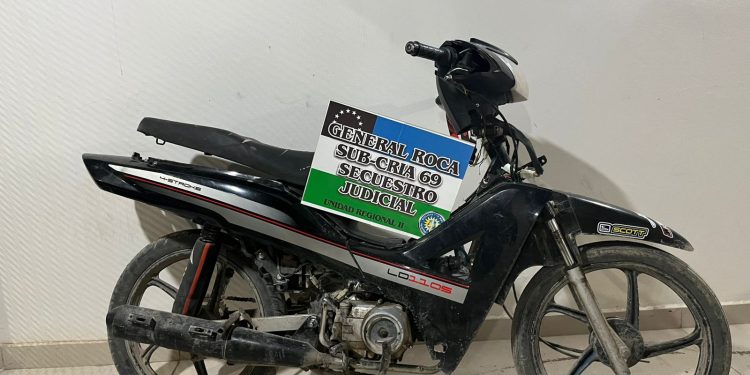 ROCA: Policía recupera motocicleta con pedido de secuestro en General Roca