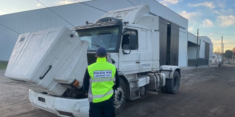 CHICHINALES: Policía recuperó un camión con pedido de secuestro vigente