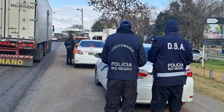 RIO COLORADO: Unidades Especiales realizan importante operativo de control vehicular y personas