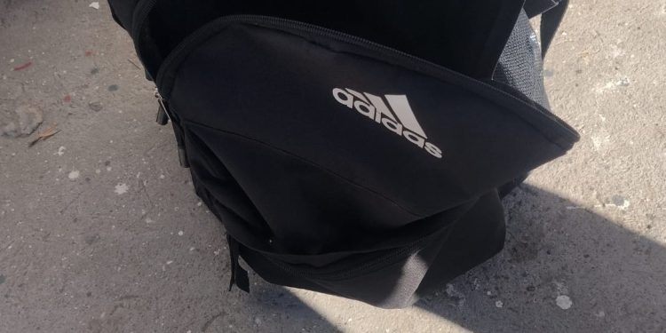 CHOELE CHOEL: Secuestran marihuana en acceso a espectáculo deportivo  La eficiente labor desarrollada por efectivos de la policía de Río Negro en el acceso a una cancha de fútbol, permitió el secuestro de más de 20 gramos de marihuana que un joven intentaba ingresar al estadio oculto en el interior de una mochila.