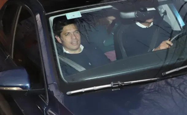 NACIONALES: Axel Kicillof convocó a marchar este miércoles por Cristina Kirchner: «Todos a Plaza de Mayo»  El gobernador bonaerense volvió a manifestar su apoyo a la expresidenta, luego que se confirmara la prisión domiciliaria.