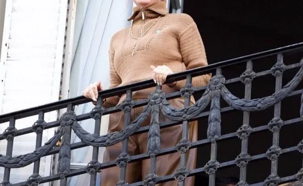 La Justicia confirmó la prisión domiciliaria para Cristina Kirchner  De esta manera, la expresidenta no tendrá que asistir a los tribunales de Comodoro Py, dado que ya ha sido notificada. Tendrá que usar tobillera electrónica. Los detalles.