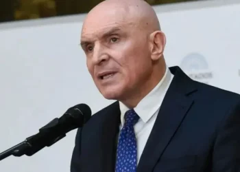 NACIONALES: Espert insultó a Florencia Kirchner en un congreso y fue echado entre abucheos