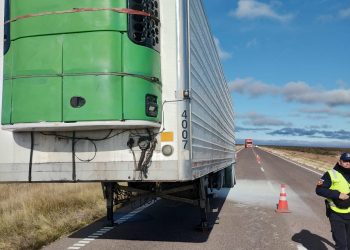 RUTA NACIONAL 251: Un camión quedo varado por un principio de incendio