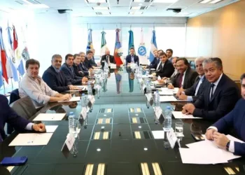 NACIONALES: Los gobernadores evitaron chocar con el gobierno y pidieron una reunión con Milei