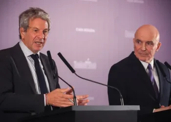 NACIONALES: El Gobierno presentó el proyecto de Inocencia Fiscal para impulsar el uso de «dólares del colchón»