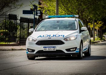 CINCO SALTOS: Asesinaron a tiros a un hombre frente a una escuela “Tuvimos que contener a los niños”