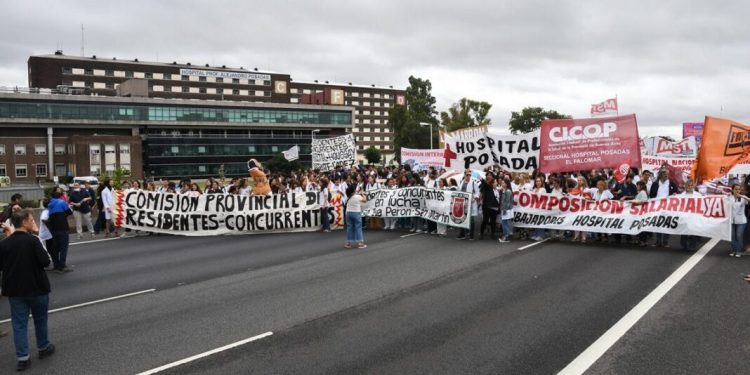 NACIONALES: El Gobierno nacional anunció más de 100 despidos en el Hospital Posadas
