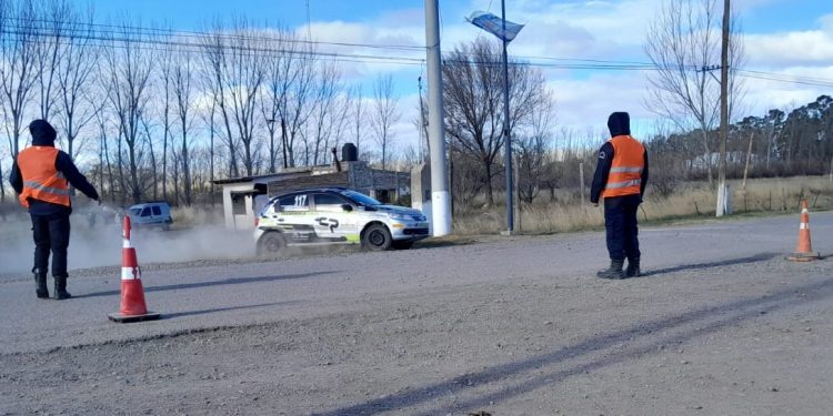 CHIMPAY: Destacan el trabajo policial durante el Rally del Valle Medio  Del 20 al 22 de junio, la localidad de Chimpay fue escenario de una nueva fecha del Rally del Valle Medio, competencia que convocó a un importante número de asistentes y participantes, y que finalizó sin incidentes, gracias a un operativo de seguridad cuidadosamente planificado por la Policía de Río Negro.