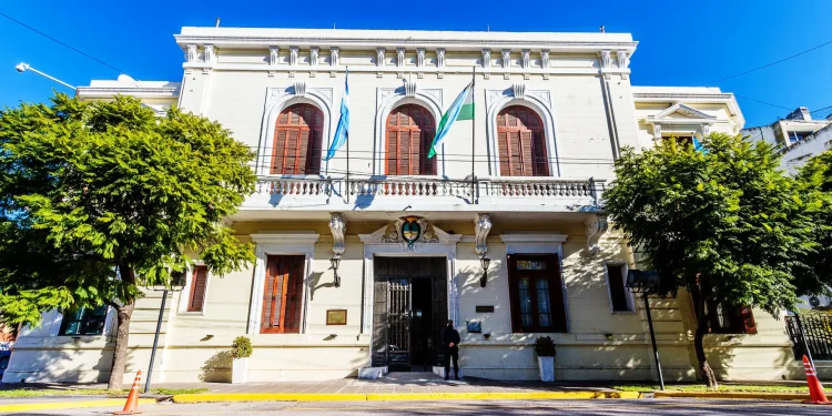 Río Negro paga aguinaldos esta semana y garantiza previsibilidad  El Gobierno de Río Negro abonará esta semana el primer medio aguinaldo del año para todas y todos los trabajadores estatales. Con un gran esfuerzo presupuestario, la Provincia cumple con el pago en tiempo y forma, garantizando previsibilidad para las familias rionegrinas.