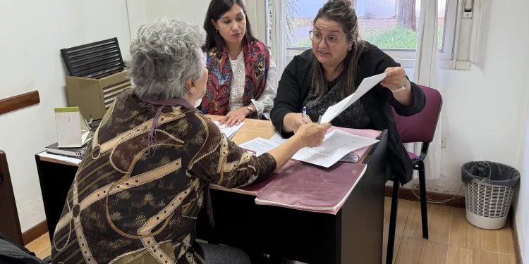 Valle Medio: Personas Jurídicas acompaña a las instituciones locales  La oficina de Personas Jurídicas permanece abierta en el Valle Medio para brindar atención personalizada a todas las instituciones de la región que necesiten asesoramiento o realizar trámites vinculados con su funcionamiento.