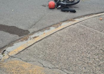 CHOELE CHOEL: Joven de 18 años de edad resultó con lesiones leves al accidentarse con su moto