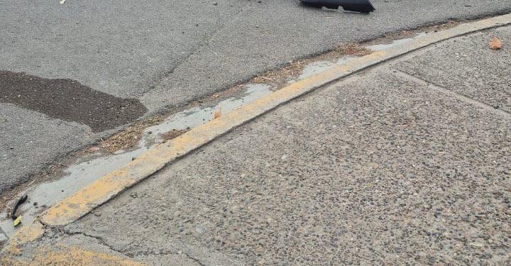 CHOELE CHOEL: Joven de 18 años de edad resultó con lesiones leves al accidentarse con su moto  El accidente se produjo en la esquina de San Martín y Urquiza pasadas las 11 de la mañana y por, las características del hecho, se iniciaron actuaciones investigativas bajo carátula de “lesiones graves en accidente de tránsito”.