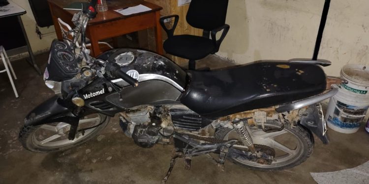 RIO COLORADO: Prevención policial logró el recupero de moto robada Personal de la Comisaría 11 de Río Colorado recuperó un motovehículo que se encuentra denunciado en causa judicial por el delito de robo.