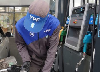 NACIONALES: YPF subió 2,5% el precio de sus combustibles