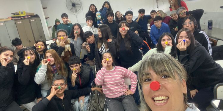 LAMARQUE: Charla sobre lo importante del cuidado del medio ambiente  5to año TM ESRN N°7 JUNTO A LOS PROFES Marina Dritantti, Yanina Morales, César Sivila, Teresita Acosta, Alejandra Landaburo