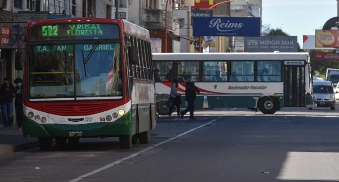 BAHIA BLANCA: Disposición de los servicios establecida con motivo del feriado nacional  Este 9 de julio, feriado nacional con motivo de conmemorarse el 209° aniversario de la Independencia Nacional, la disposición de los distintos servicios en el distrito de Bahía Blanca será la siguiente: