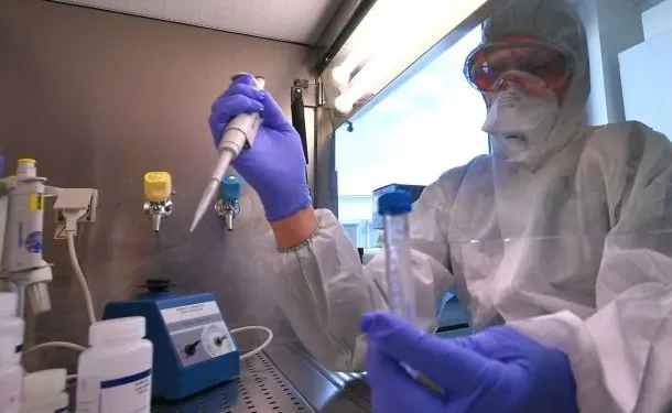 NACIONALES: El Covid «Frankenstein» se detectó cerca de Argentina: dónde circula y de qué se trata La nueva cepa de Covid tiene síntomas diferentes. Viene desde Europa, ya hay casos en Brasil y se estima que pronto llegará a la Argentina.