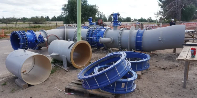 BAHIA BLANCA: Corte de agua al menos por 24 horas por la intervención en el acueducto Brandsen  Desde las 0 horas de este jueves y en principio hasta las 0 horas de viernes gran parte de la ciudad tendrá inconvenientes con la provisión de agua potable por una importante intervención que se realizará en el acueducto Brandsen.