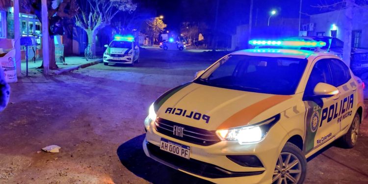 RIO COLORADO: Detuvieron a sujeto que había robado una moto  En las últimas horas de la tarde de éste martes, la policía de Río Negro procedió a la detención de un sujeto acusado de haber cometido el robo de un motovehículo en la ciudad de Río Colorado.