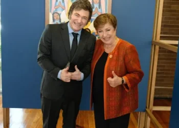 NACIONALES: Alivio para el Gobierno «el FMI aprobó la revisión y habrá desembolso de U$S2.000 millones»