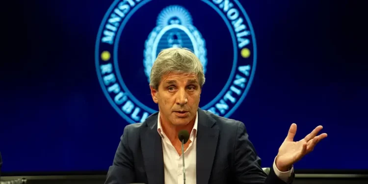 NACIONALES: Caputo lanza una batería de medidas para evitar una disparada del dólar  El ministro de Economía, Luis Caputo, lanzará una batería de medidas para acumular reservas en medio de la volatilidad cambiaria. Repasa una por una.