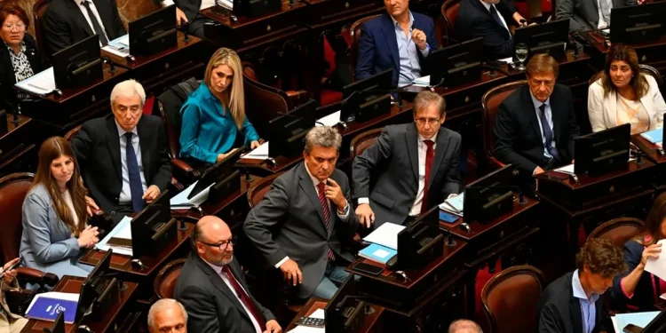 NACIONALES: Revés para el Gobierno el Senado: son ley la suba de jubilaciones, moratoria previsional y emergencia en discapacidad  La oposición logró el quórum necesario este jueves para tratar los temas mencionados, entre otros. Todos los detalles.