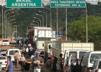 NACIONALES: Fiebre de argentinos en la Triple Frontera, cruzan en busca de productos y alimentos más económicos