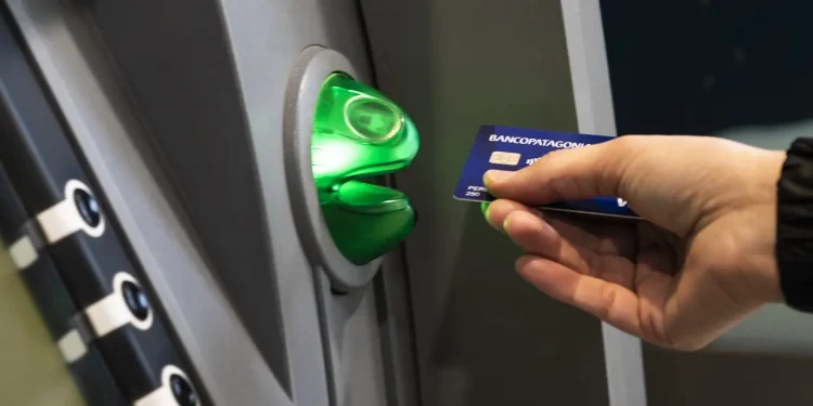 DARWIN: Confirman que tendrá un nuevo cajero automático  Darwin contará por primera vez con un cajero automático del Banco Patagonia, una respuesta concreta a una demanda histórica de la comunidad. La iniciativa fue gestionada en conjunto entre el Gobernador Alberto Weretilneck y el Intendente Víctor Mansilla.