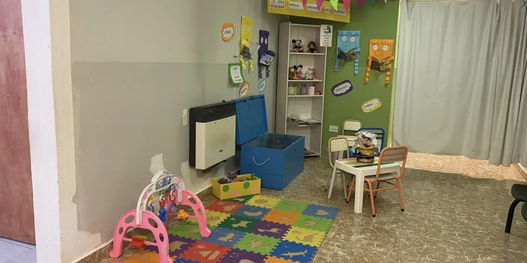 LAMARQUE: Más juego, menos pantalla «el nuevo espacio del hospital»  Con el objetivo de ofrecer una alternativa saludable al uso excesivo de pantallas en la infancia, el hospital Área Programa de Lamarque presentó este viernes el “Rincón de Descanso de Pantallas”, un espacio infantil pensado para acompañar a niñas y niños que asisten al médico.