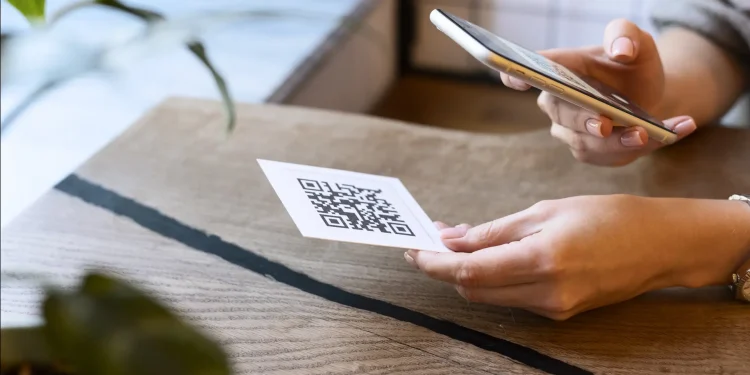 Farmacias de Río Negro deberán exhibir un QR con precios de medicamentos  En Río Negro, las farmacias deberán exhibir un código QR visible para que los consumidores puedan escanearlo y conocer al instante el precio y las distintas presentaciones de los medicamentos, garantizando un consumo más informado y transparente en toda la provincia.