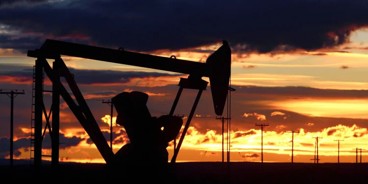 Río Negro lanza nueva licitación para seguir explorando Vaca Muerta  El Gobierno de Río Negro lanzó hoy el concurso público para adjudicar un permiso de exploración no convencional y eventual concesión de explotación en el bloque Cinco Saltos Sur, en el sector rionegrino de la formación Vaca Muerta.